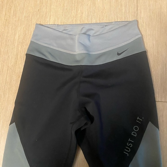 Nike Pro Leggings - Picture 3 of 4